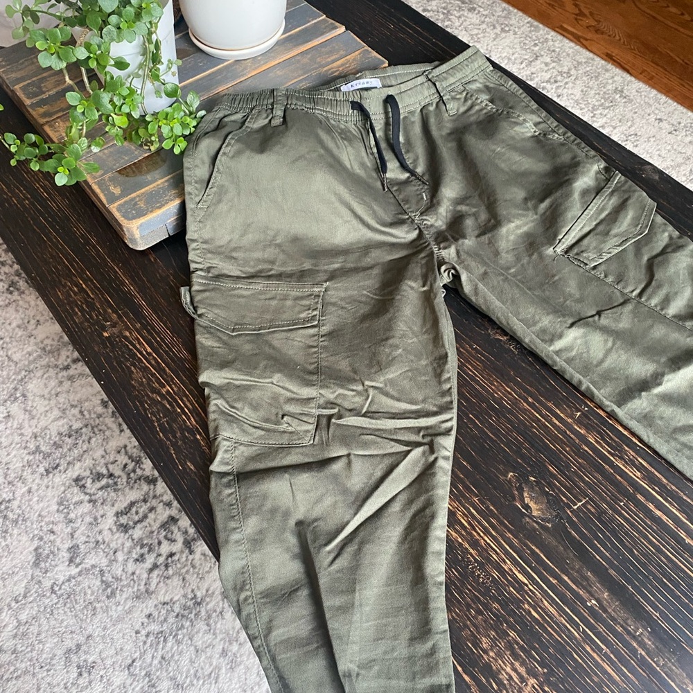 Green Cargo Pants with Relaxed Fit and Elastic Waistband